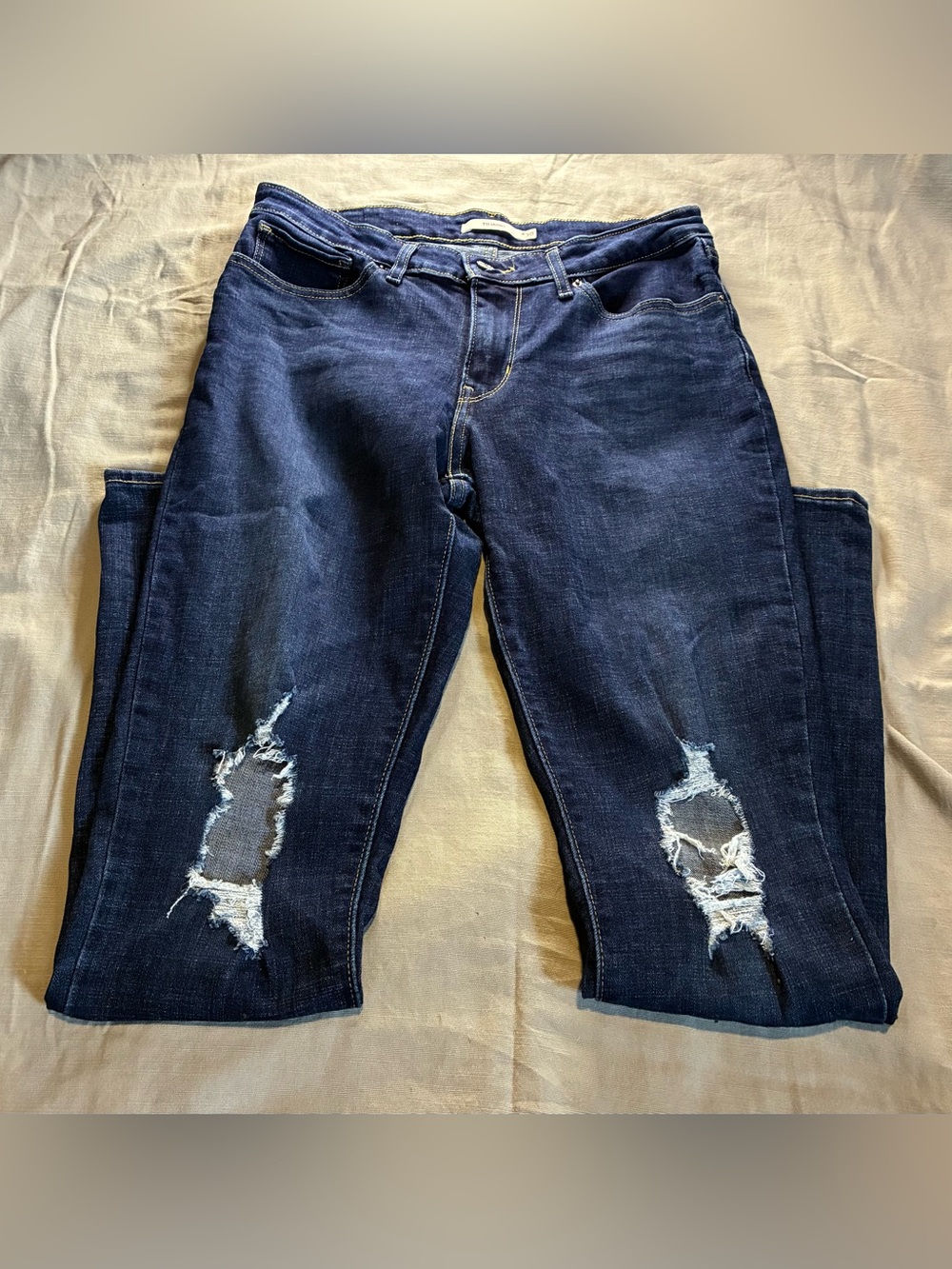 LEVI'S 711 Skinny Jeans
Distressed Size 30